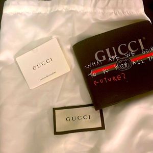 Gucci leather wallet ! Brand new never worn